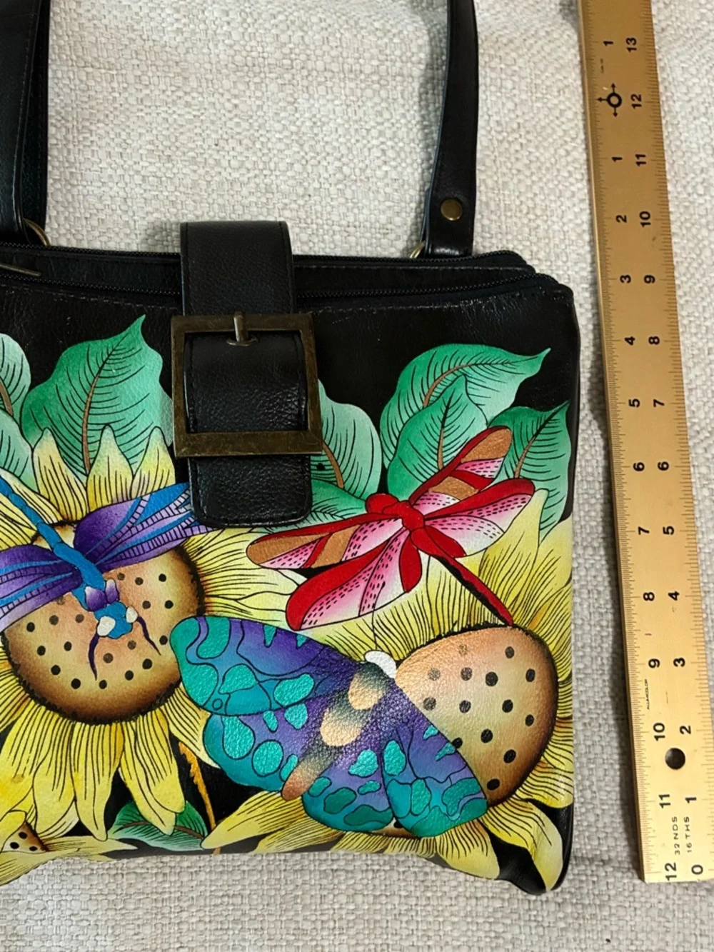 Anuschka EUC Leather Crossbody
Tuscan Paradise Black
Medium Hand Painted Bag - Picture 14 of 16